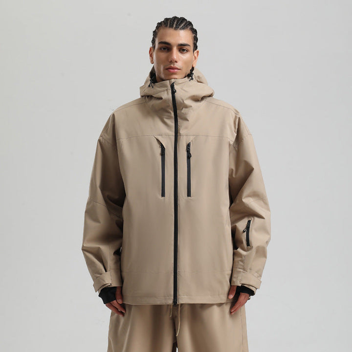 Robuste Herren Funktionsjacke mit praktischen Taschen. Die perfekte Schneejacke für kalte Tage im Schnee.