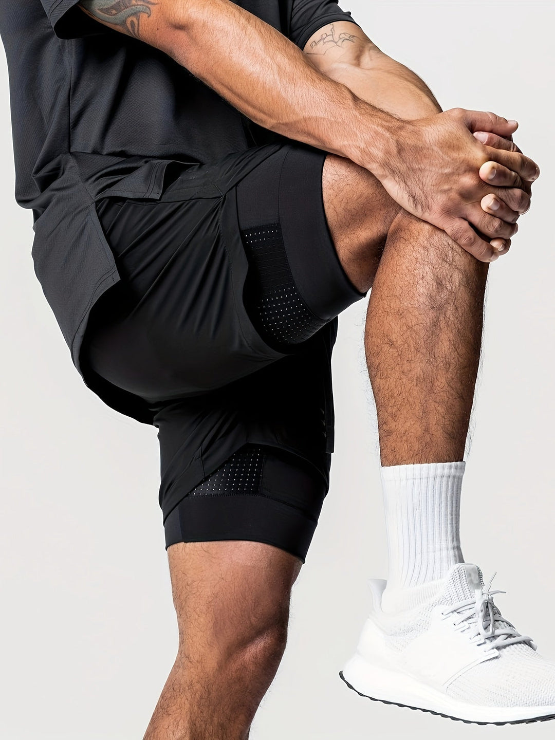 Atmungsaktive Herren Fitnessshorts, 2-in-1 Design, ideal für intensive Workouts.