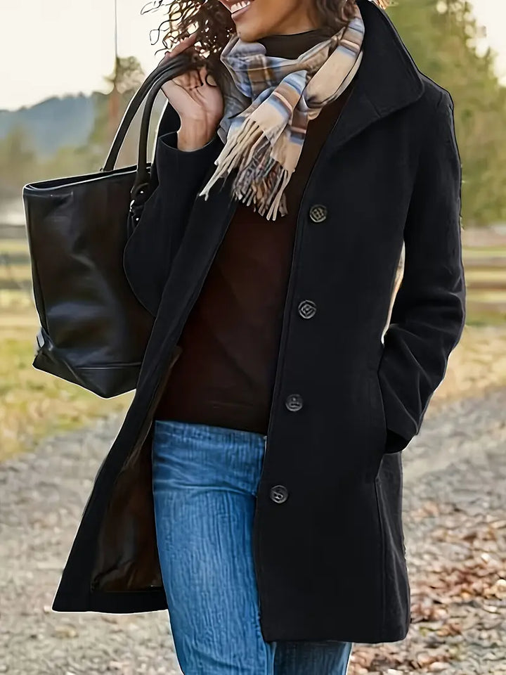 Taillierter Damen Wintermantel im klassischen Schnitt, langarm, bietet eine elegante Silhouette für Damenmode.