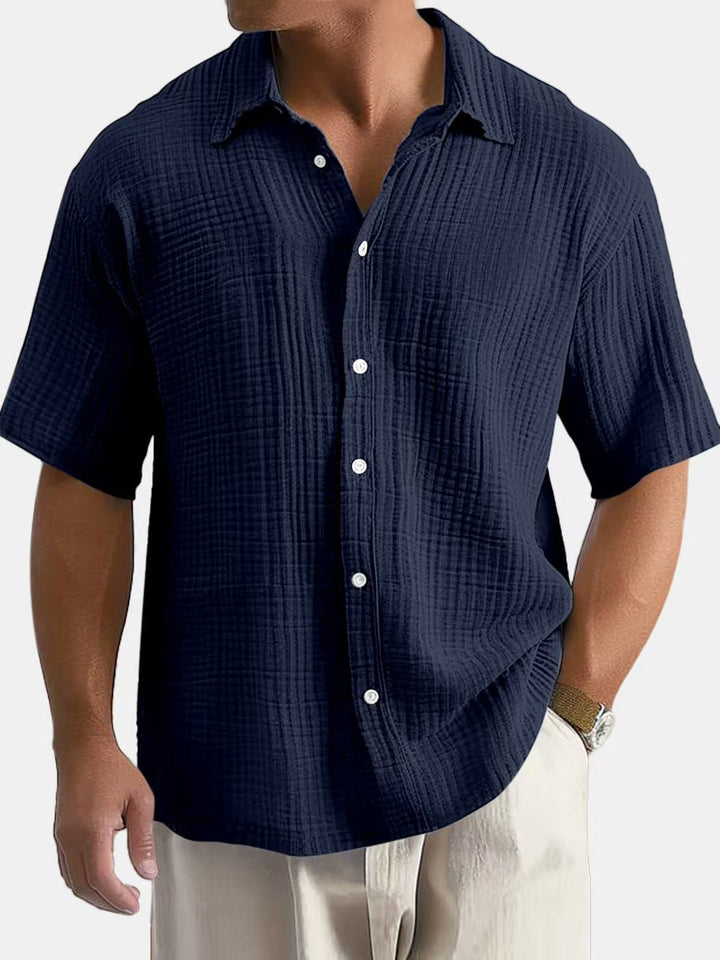 Herren Freizeit Kurzarmhemd, Reverskragen, Knopfleiste. Ein Must-have für Sommermode.