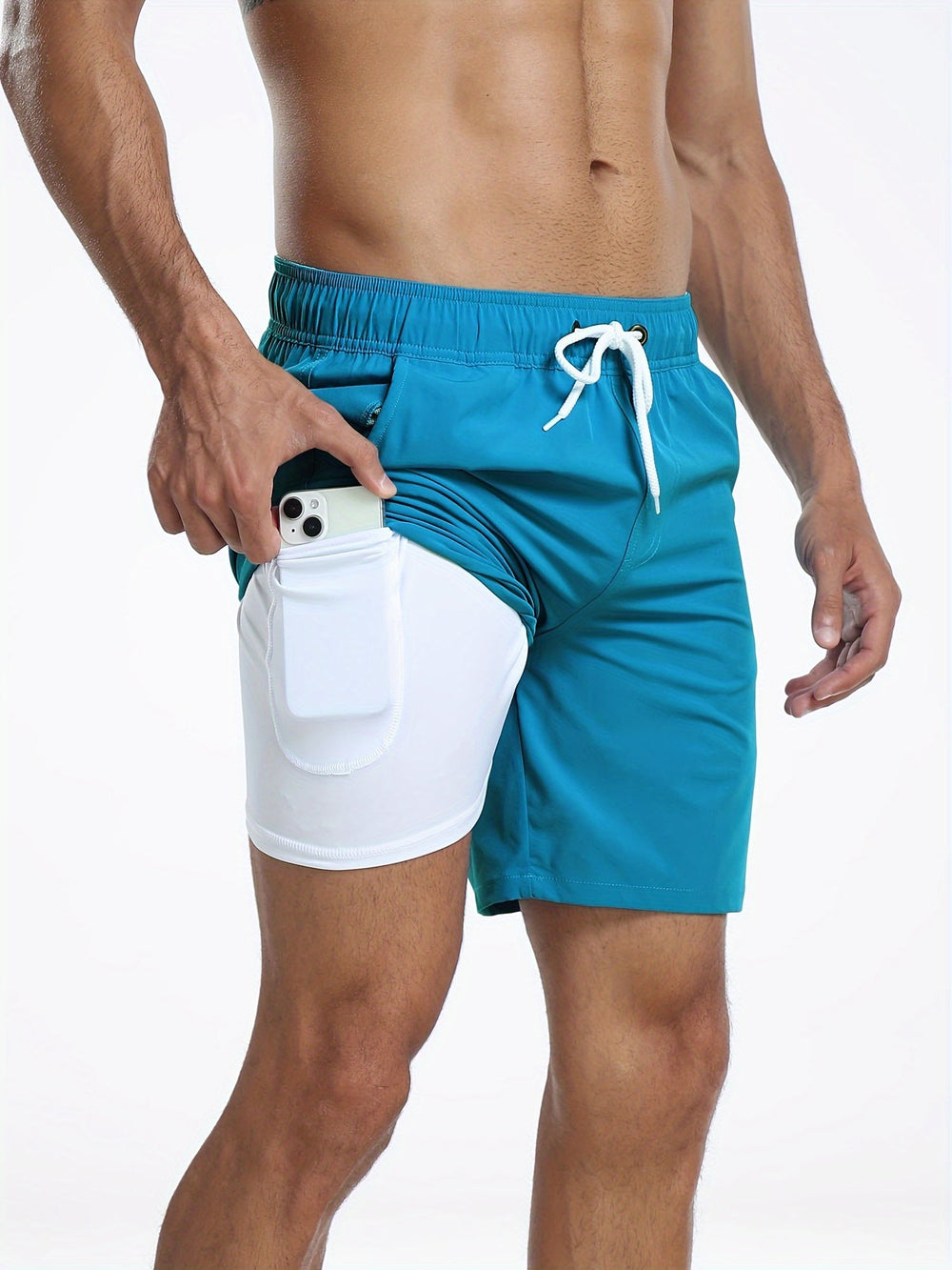 Stylische Herren Bade-Shorts Jonas mit praktischer Handytasche, ideal für Sommer & Freizeit.