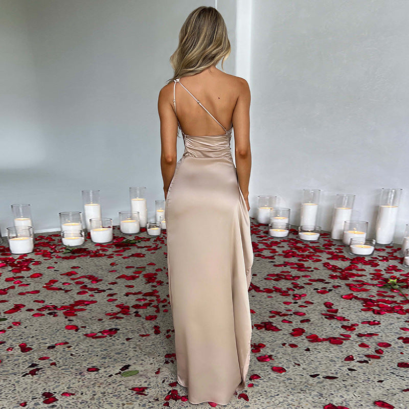 Damen elegantes One-Shoulder Maxikleid, figurbetont geschnitten. Hohe Taille für eine schmeichelhafte Silhouette.