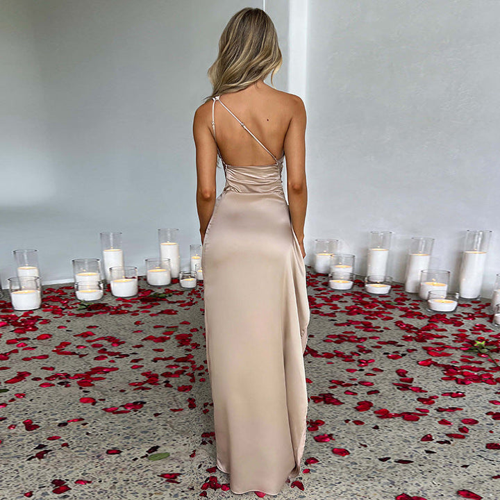 Damen elegantes One-Shoulder Maxikleid, figurbetont geschnitten. Hohe Taille für eine schmeichelhafte Silhouette.