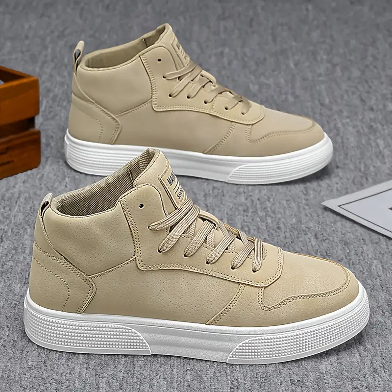 Rutschfeste Sohle der grünen Herren Sneakers, sorgt für sicheren Halt und optimalen Gehkomfort.