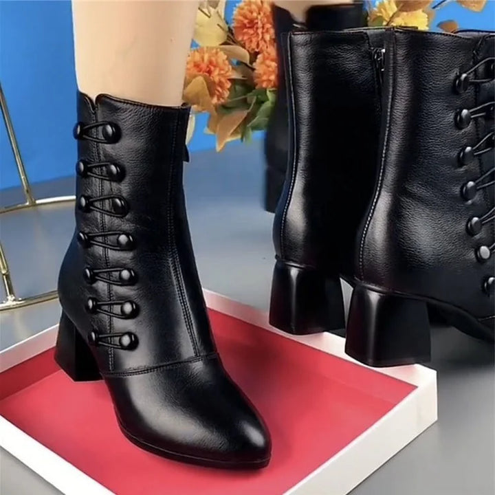 Elegante schwarze Damen Stiefeletten mit Absatz, perfekt für Büro & Abendmode.
