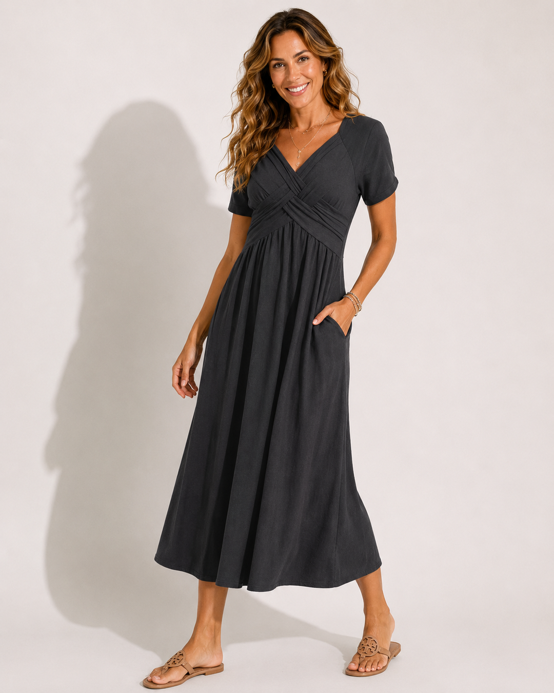 Figurumspielendes Adrianna Damenkleid, vielseitig & modisch, in verschiedenen Farben erhältlich, für jede Gelegenheit.