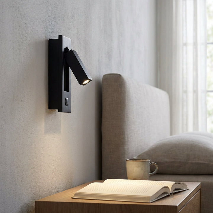 Verstellbare LED-Wandleuchte Noxell für Schlafzimmer und Leseecke, minimalistisches Design.