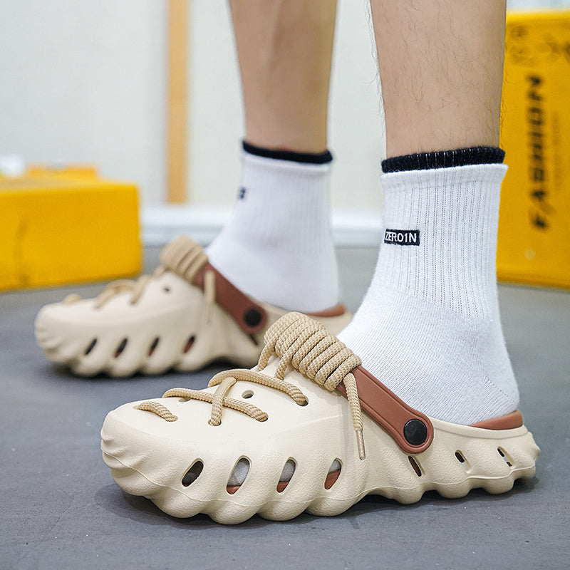 Vielseitige Herren Slip-on Clogs, belüftet und mit Schnürung für perfekte Passform.