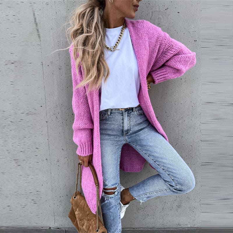 Warme Damen Strickjacke, ideal für Herbst & Winter. Kuscheliger Cardigan, stilvoll & lässig, perfekte Damenbekleidung.