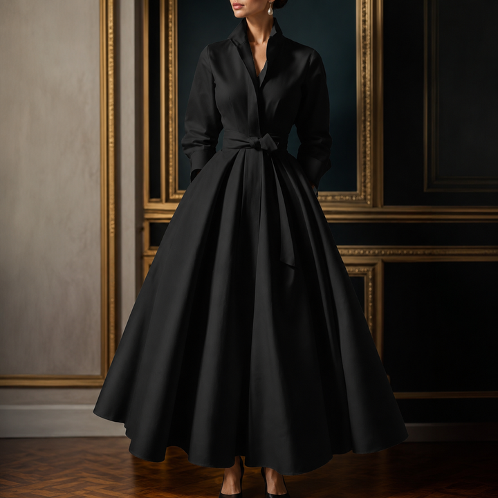 Festliches weißes Damen-Midi-Kleid für besondere Anlässe. Zeitloses Design, ideal als Abend- oder Cocktailkleid.