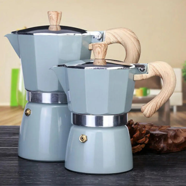 Aluminium Perkolator für aromatischen Espresso, ideal für zuhause & unterwegs.