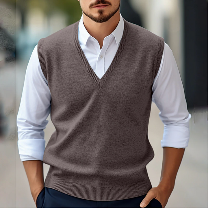 Elegante Herren V-Ausschnitt Weste Teo für Smart Casual. Ärmellose Mode zum Layering & gepflegten Auftritt.
