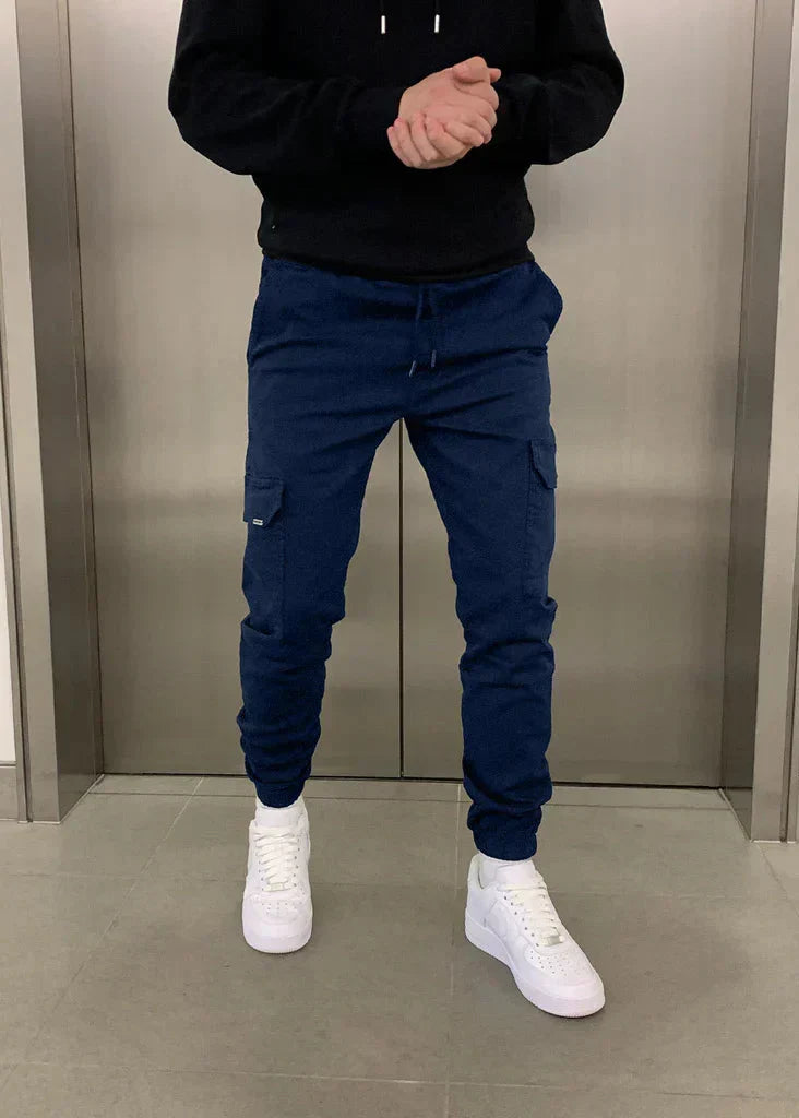 Lässige Herren Cargo-Jogginghose für den Streetstyle, kombiniert Komfort mit urbanem Schick. Ideal für jeden Tag.