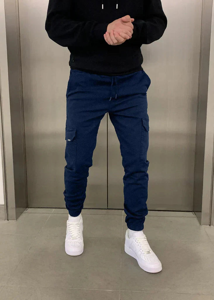 Lässige Herren Cargo-Jogginghose für den Streetstyle, kombiniert Komfort mit urbanem Schick. Ideal für jeden Tag.