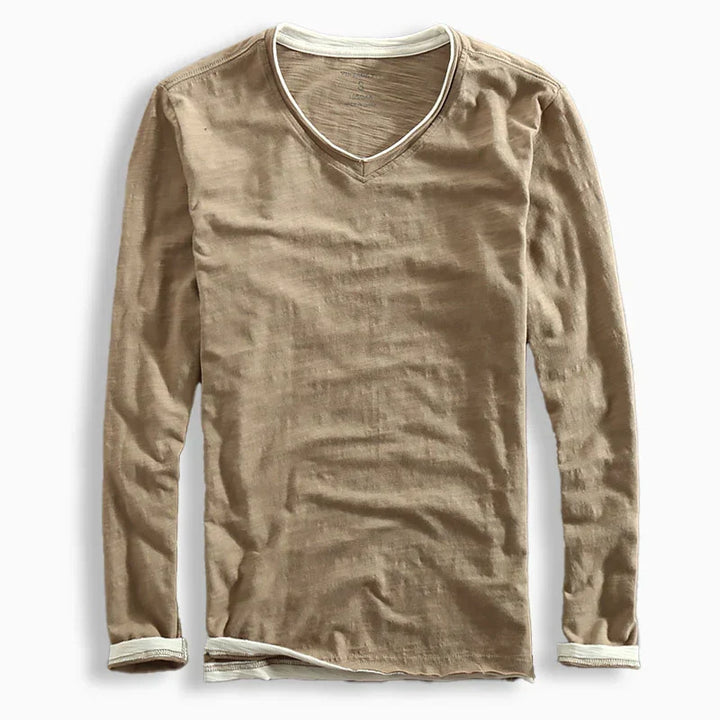 Braunes Herren Langarmshirt mit V-Ausschnitt. Vielseitig kombinierbar, modern & komfortabel für Männer.