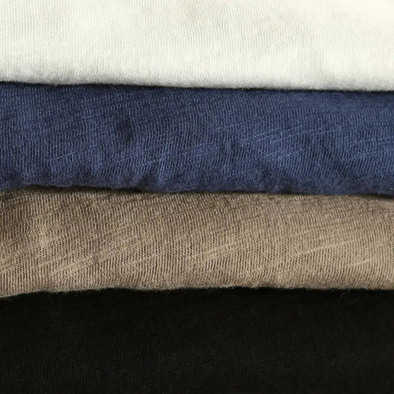 Komfortables Herren V-Ausschnitt Langarmshirt. Perfekt für den täglichen Gebrauch, in Weiß erhältlich.