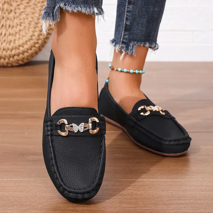 Elegante Damen Loafer mit stilvollem Schmetterlings-Detail; perfekte, flache Schuhe für Sommer und Freizeit.
