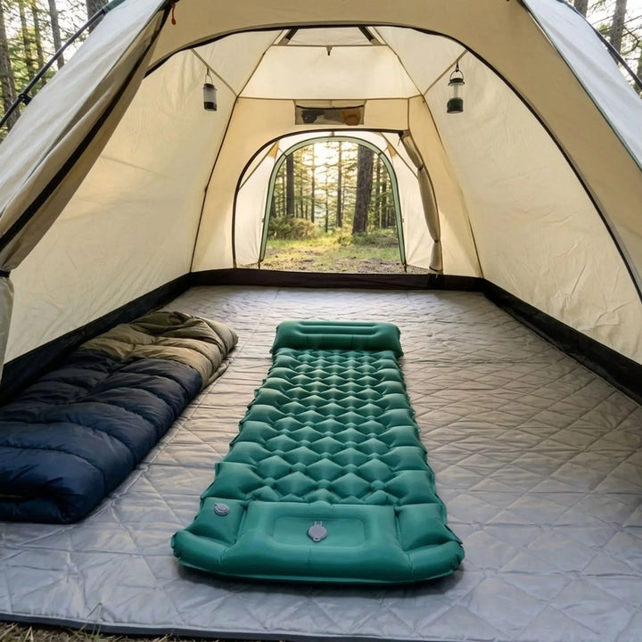 Aufblasbare Isomatte mit integriertem Kissen für Camping & Outdoor. Leicht, kompakt & bequem.