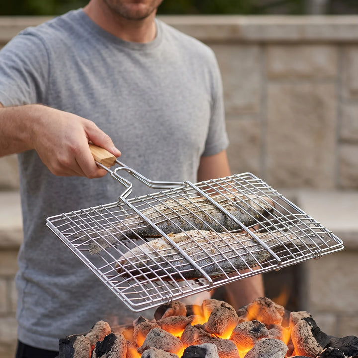 Klappbarer Grillkorb aus Metall zum Wenden von Gemüse, Fisch & Fleisch. Perfektes Grillzubehör für BBQ.