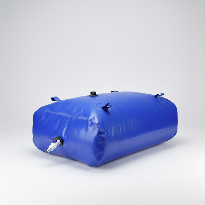 Platzsparender, aufklappbarer AquaReserve Wasserbehälter, perfekt für mobiles Camping und Wassernutzung.