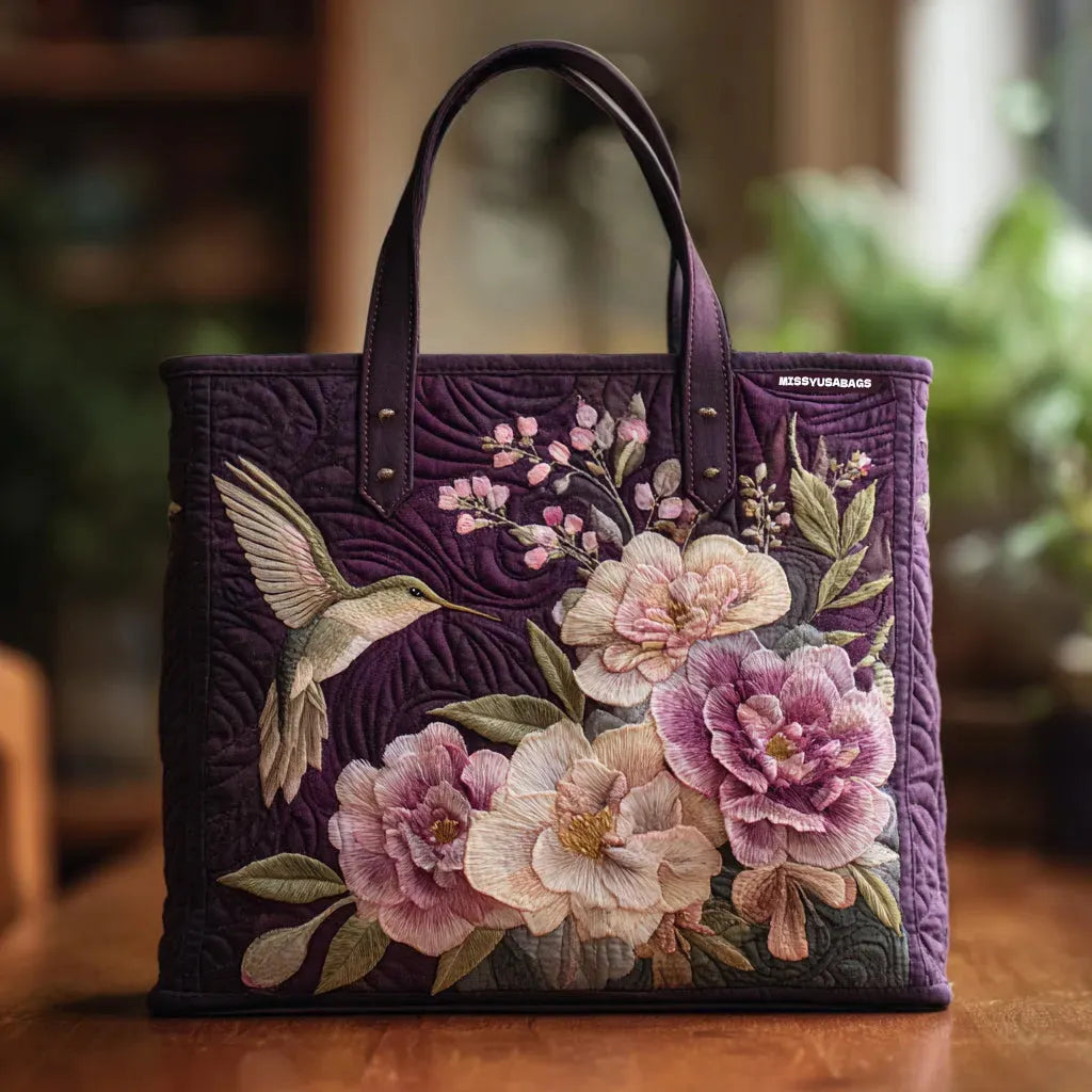 Handgefertigte Damen Tragetasche mit elegantem Blumenmuster, gepolsterte Baumwolltasche, ideal als Schultertasche & Shopper für den Alltag.