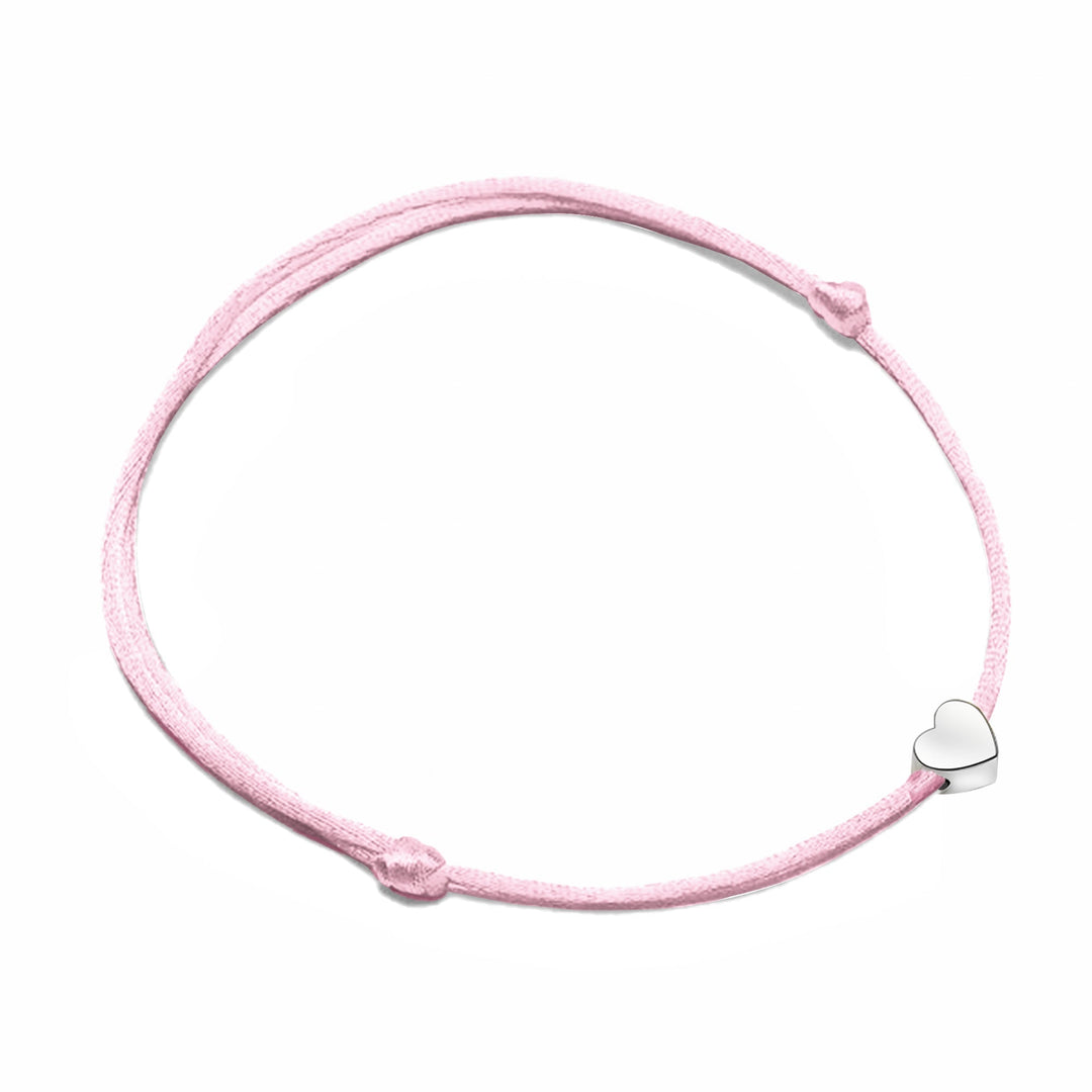Detailaufnahme des verstellbaren Damen Herz Armbands. Eleganter Goldschmuck mit subtilem Herz-Charme. Ideal als Geschenk.