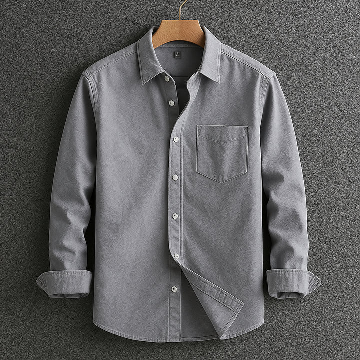 Hochwertiges Herrenhemd mit Umlegekragen. Elegantes Design in Slim-Fit, eine stilvolle Ergänzung für Herrenmode.