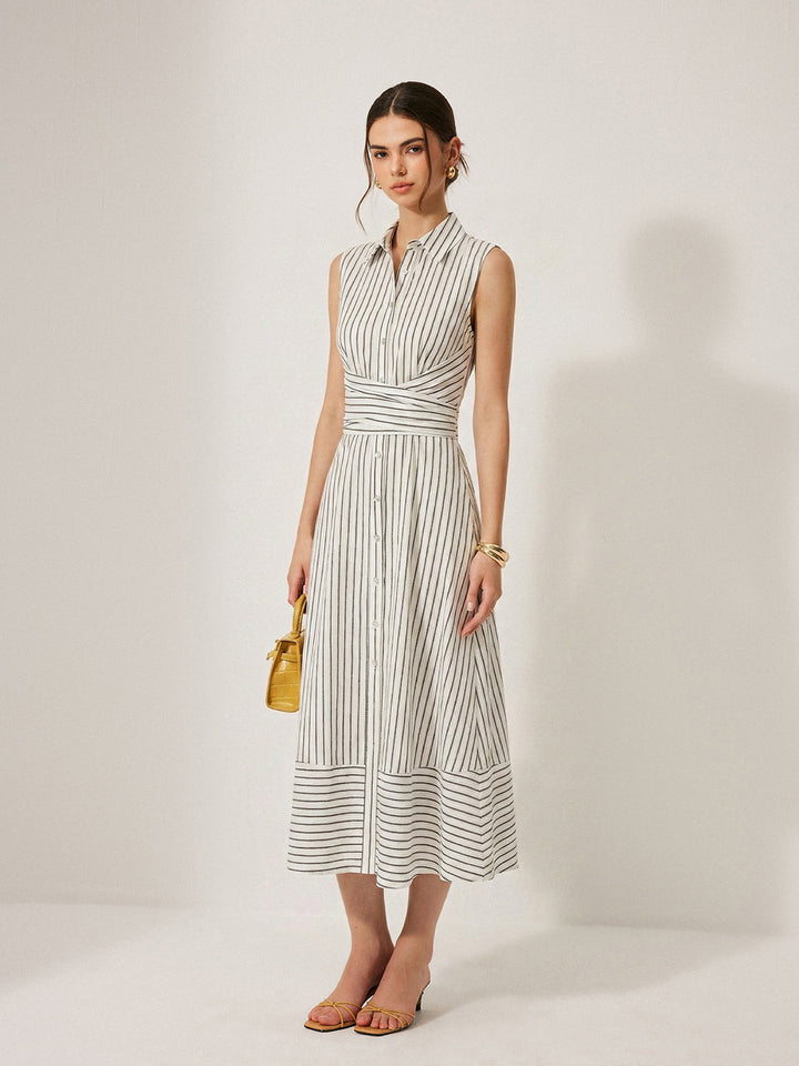 Elegantes gestreiftes Damen-Midikleid, ärmellos, mit Kragen & Bindegürtel für eine schmeichelhafte Silhouette.
