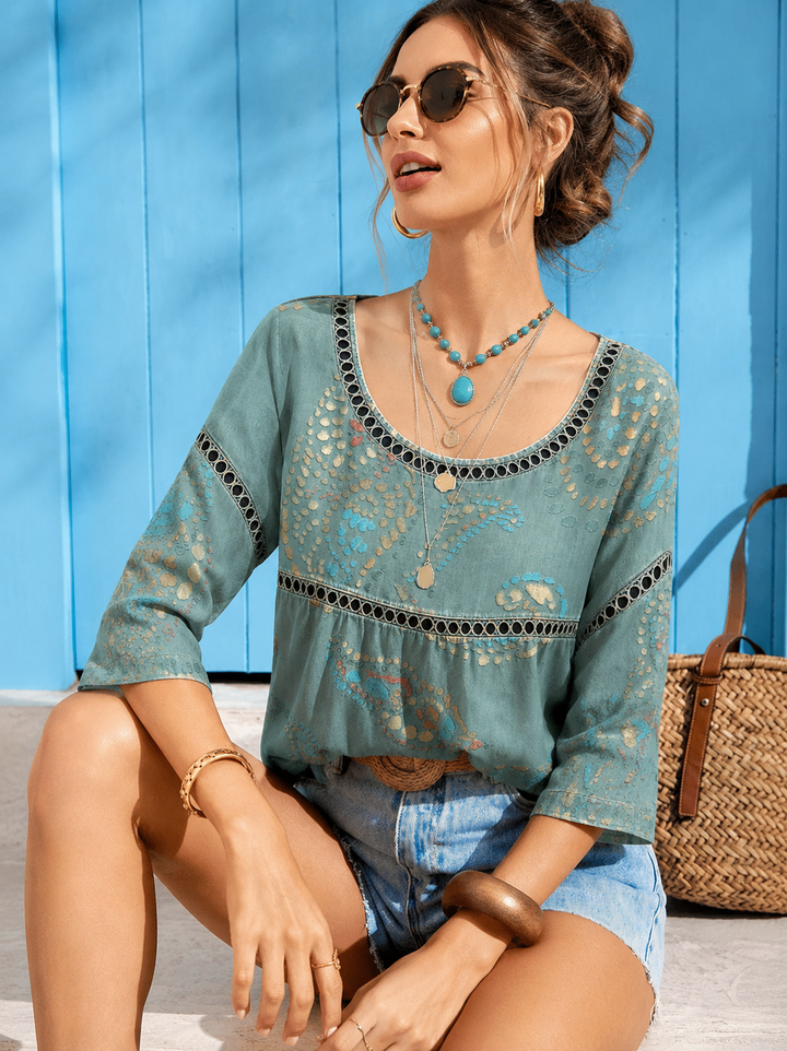 Elegante Vintage Damen Freizeitbluse Lucie in Blaugrün. Komfortable, lockere Passform für vielseitige Alltags-Outfits.