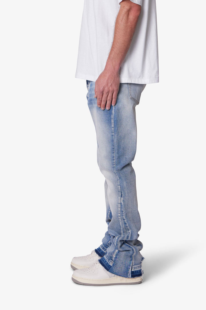Modische Herren Bootcut Schlaghose in Blau, schmal geschnitten mit Used Look. Perfekt für Männer.