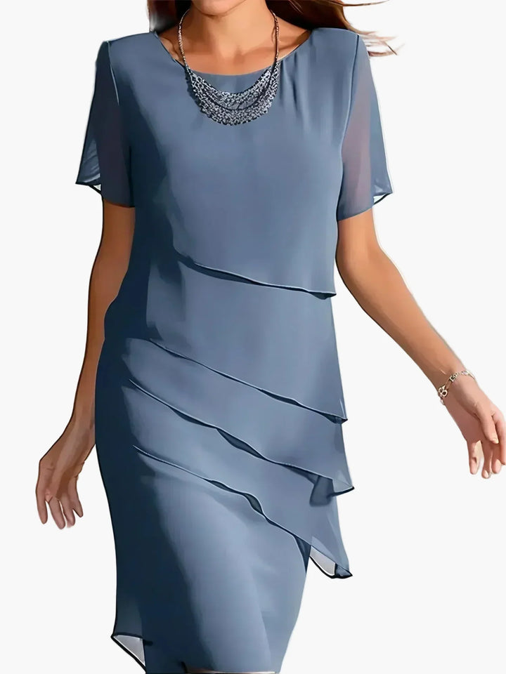 Elegantes asymmetrisches Damen Cocktailkleid für festliche Anlässe und Partys, modern geschnitten.