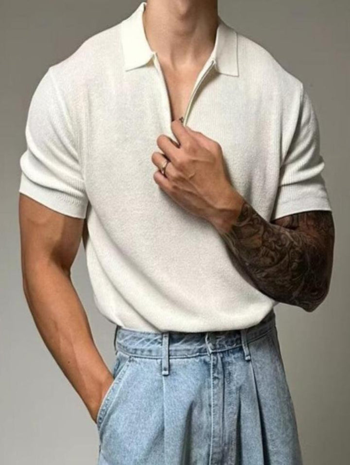 Komfortables Herren Kurzarm Poloshirt, atmungsaktiv. Legeres Sommershirt mit Reißverschluss für Herrenmode.