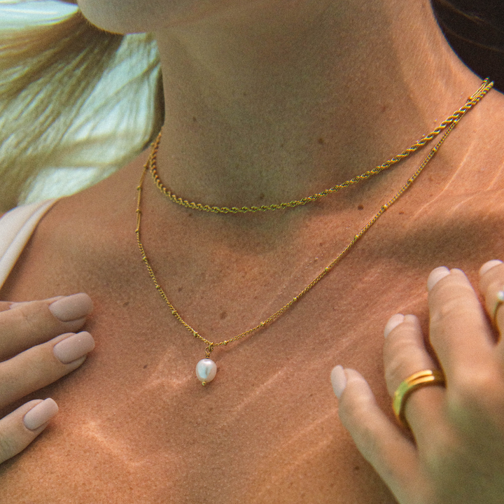 Zeitlose Damen Goldkette mit großer Süßwasser-Barockperle, hypoallergener Schmuck.