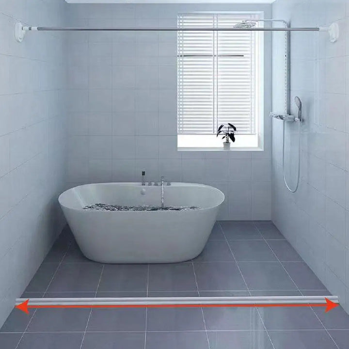 Effektiver Spritzschutz: flexible Silikon-Duschbarriere hält das Badezimmer trocken.
