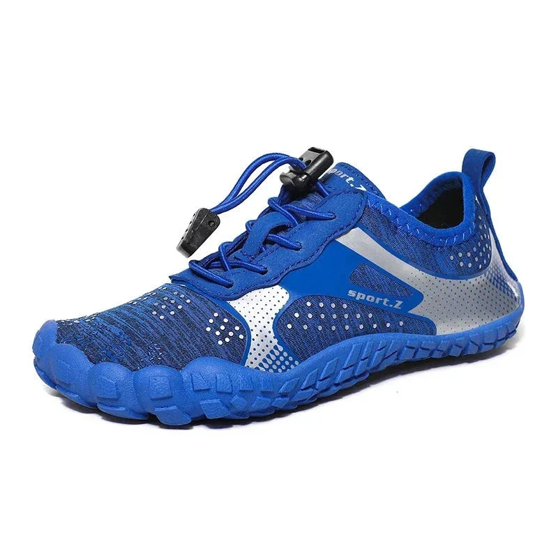 Rutschfeste Sohle der WaveTrek Kinder Strandschuhe für sicheren Halt an Pool & Strand. Ideale Badeschuhe.