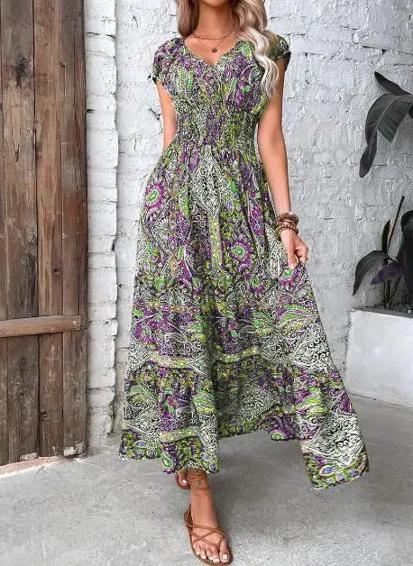 Fließendes, elegantes Damen Maxikleid mit abstraktem Sommer-Muster. Ideal als Urlaubskleid mit V-Ausschnitt.