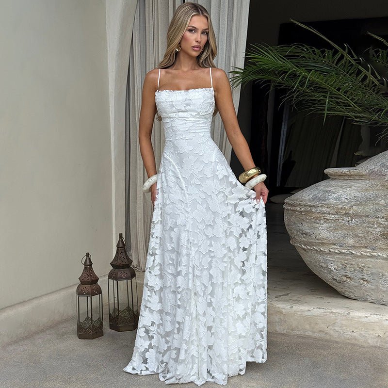 Festliches figurbetontes Kleid mit floralem Muster und schwingendem Rock, ideal als Partykleid oder für Hochzeiten.