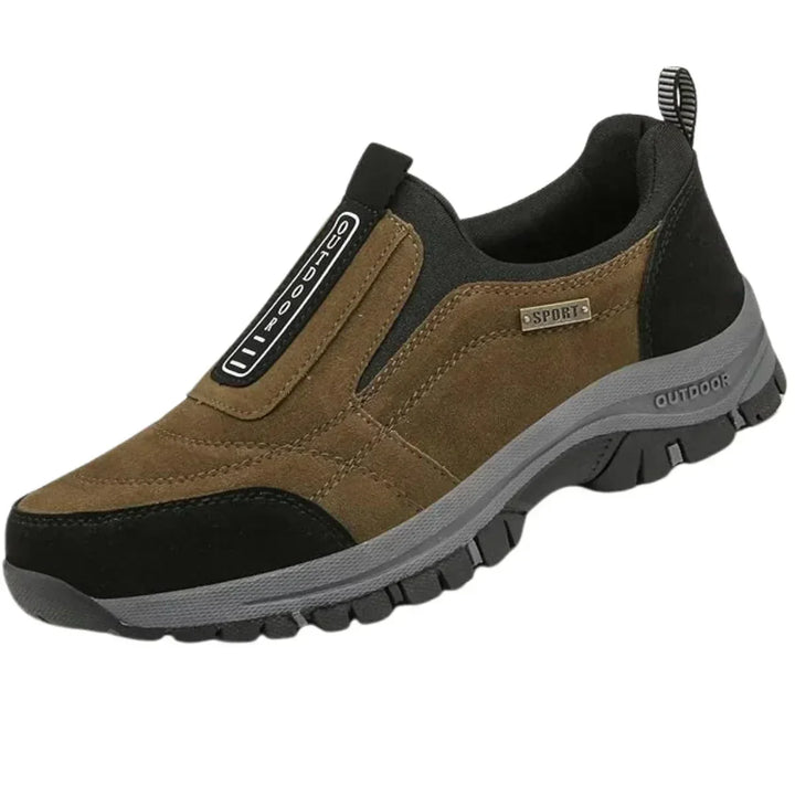 Herren Slipper als elegante Ergänzung zur Business- oder Freizeitgarderobe, bequem und stilvoll.