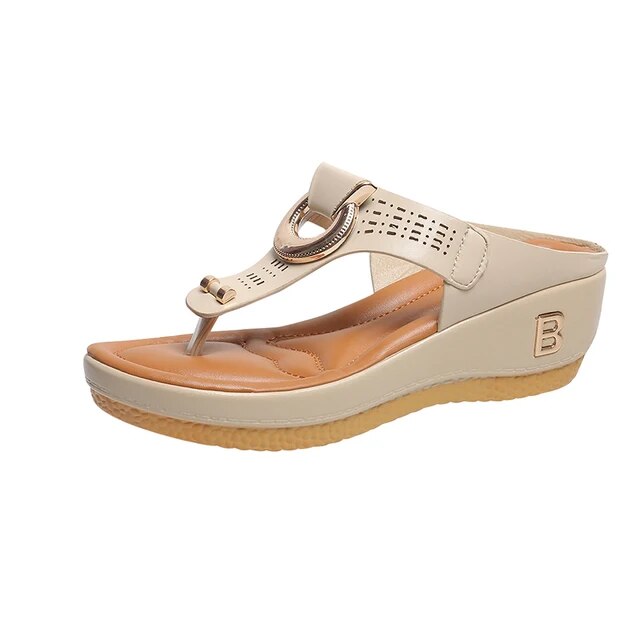 Orthopädische Damensandalen: bequeme Sommerschuhe für Fußgesundheit und stilvolles Auftreten im Alltag.