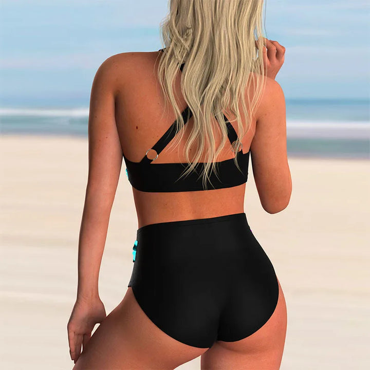 Elegantes zweiteiliges Damen Bikini Set in Blau, perfekt für entspannte Freizeittage am Strand und Pool.