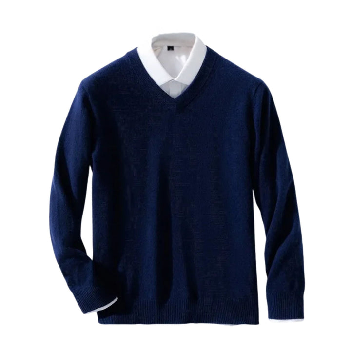 Stilvoller Herren V-Pullover aus weichem Strickmaterial. Idealer Begleiter für entspannte Freizeit & Business-Meetings.