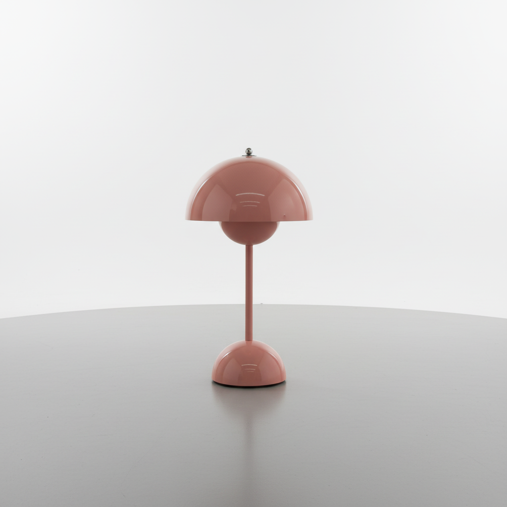 Ambiente LED Tischleuchte MoodSphere. Schafft gemütliche Atmosphäre im Wohnzimmer mit dimmbarem Licht.