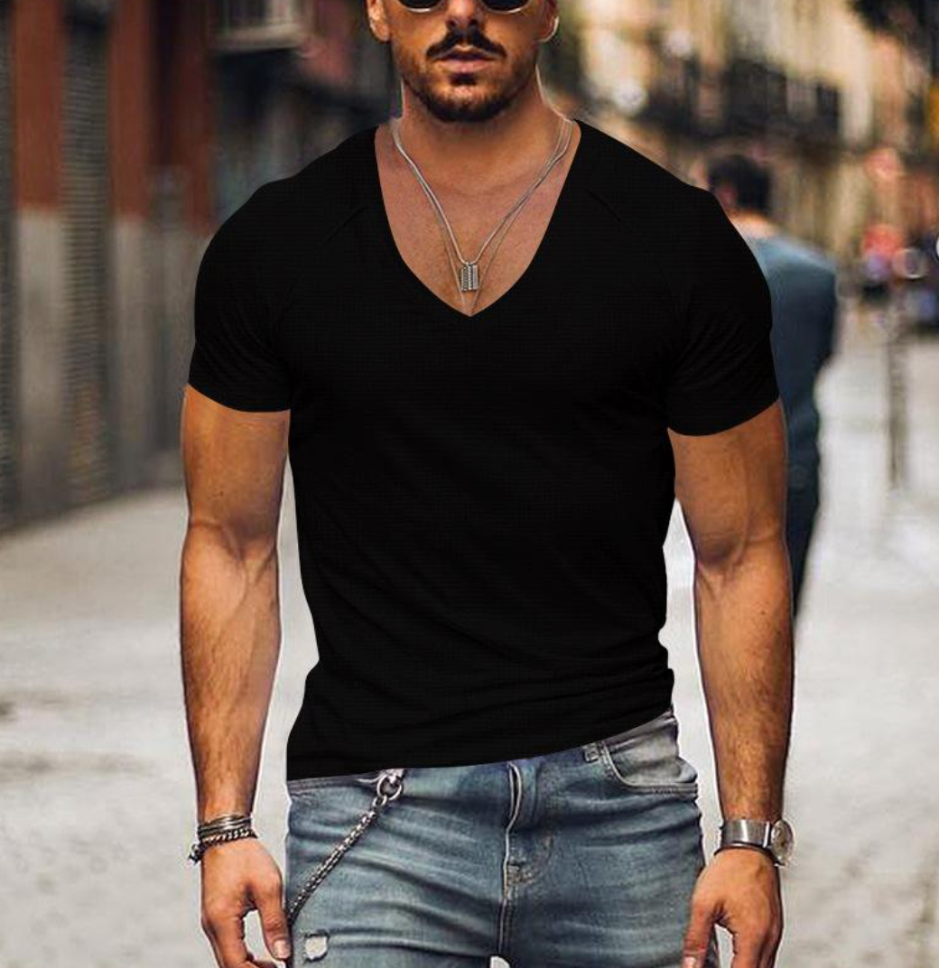 Herren V-Ausschnitt T-Shirt Timo in Schwarz. Bequemes Kurzarm-Shirt, ideal für Alltagslook und Freizeitmode.