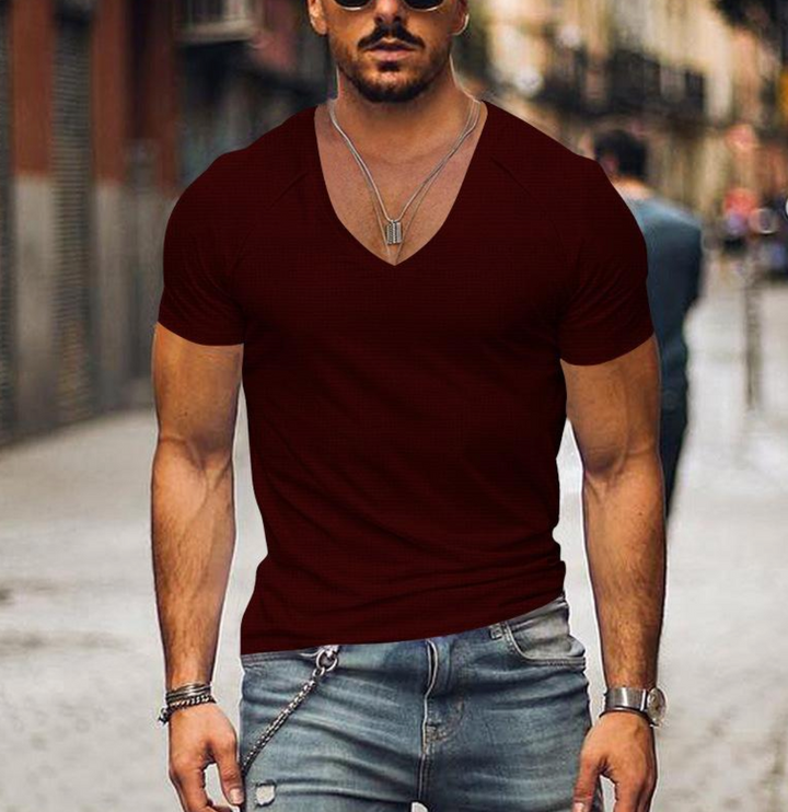 Modernes Herren V-Ausschnitt T-Shirt. Das Oberteil Timo bietet zeitlosen Stil für jede Saison.