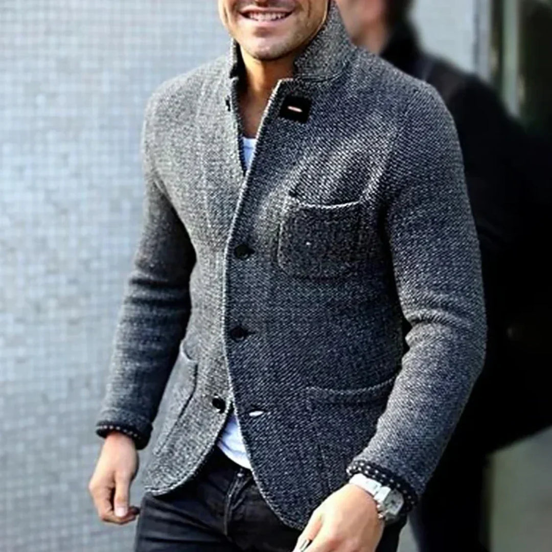 Stylische Männer-Herbstjacke in Blau, perfekte Kombination aus Eleganz und Wärme für Herrenmode.