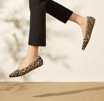 Modische Damen Ballerinas, bequem und flach. Vielseitige Schuhe für Frühling und Sommer.