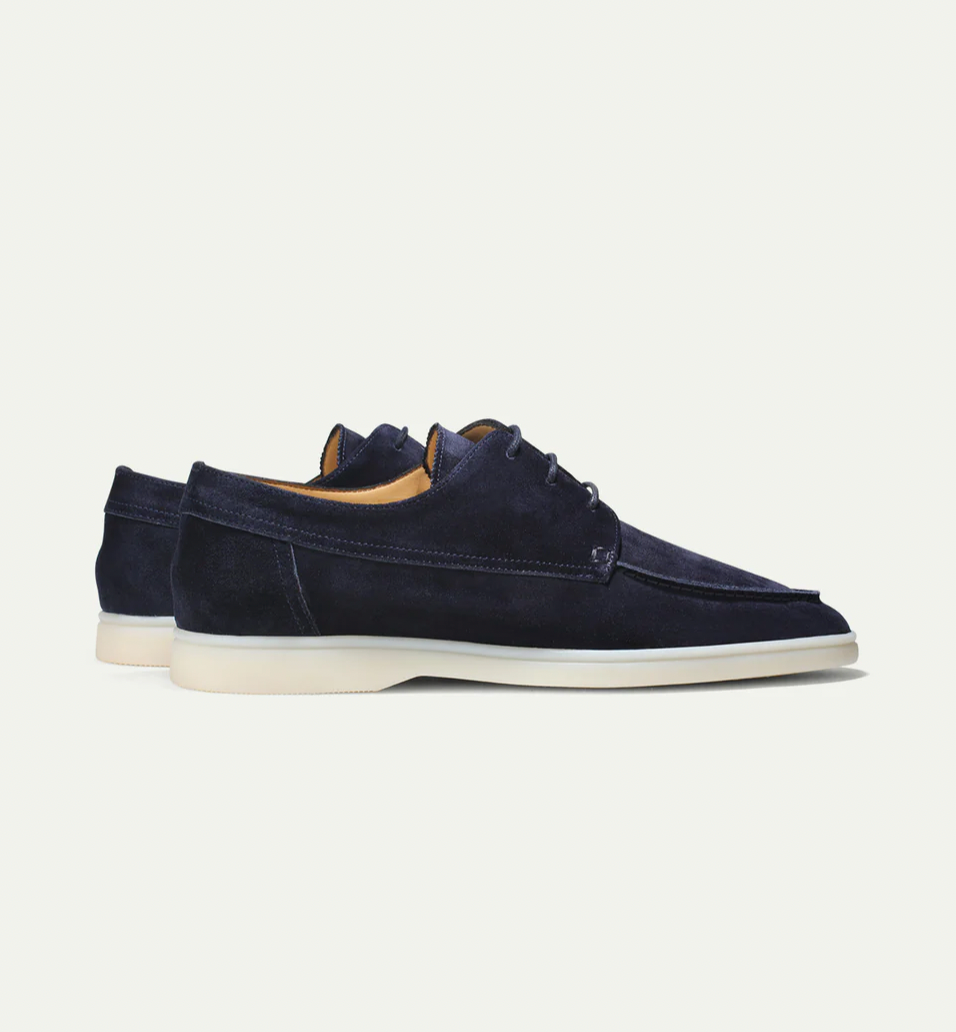 Hellbeiger Herren Slip-On Loafer. Stilvolle, komfortable Alltagsschuhe für Männer. Perfekt für den Sommer.