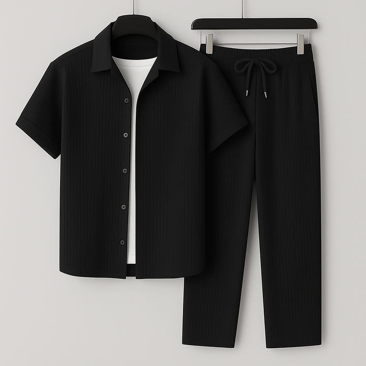 Herren Casual Zweiteiler mit Kurzarm. Bequemes Sommer Outfit für Freizeit und entspannte Tage.
