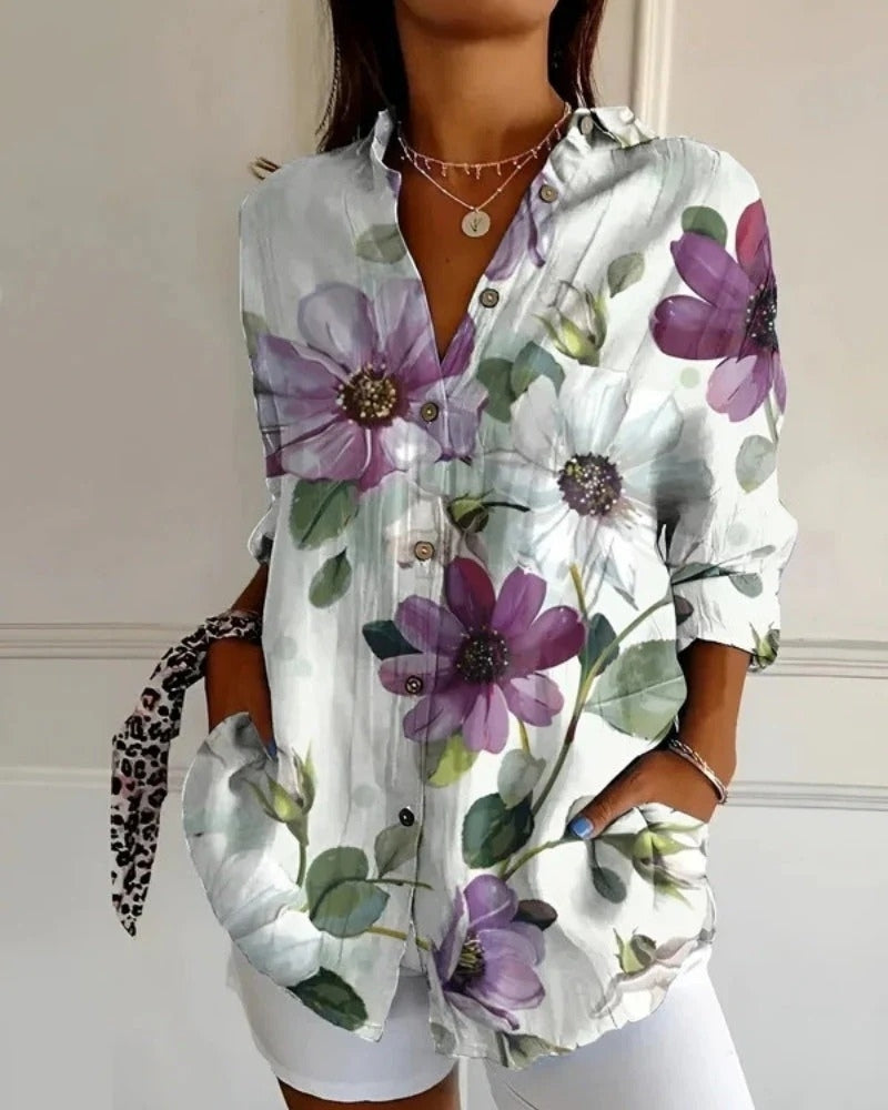Stylische Damen Langarmbluse mit lebhaftem Printmuster und praktischer Knopfleiste.
