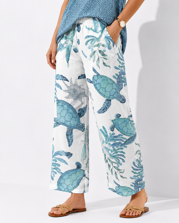 Bequeme Damen Cargo Hose in Blau mit großen Seitentaschen, elastischem Bund und Kordelzug. Modisch & vielseitig.